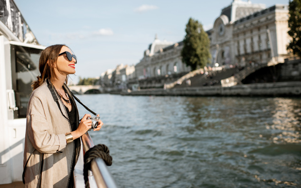 Frau fotografiert vom Schiff aus