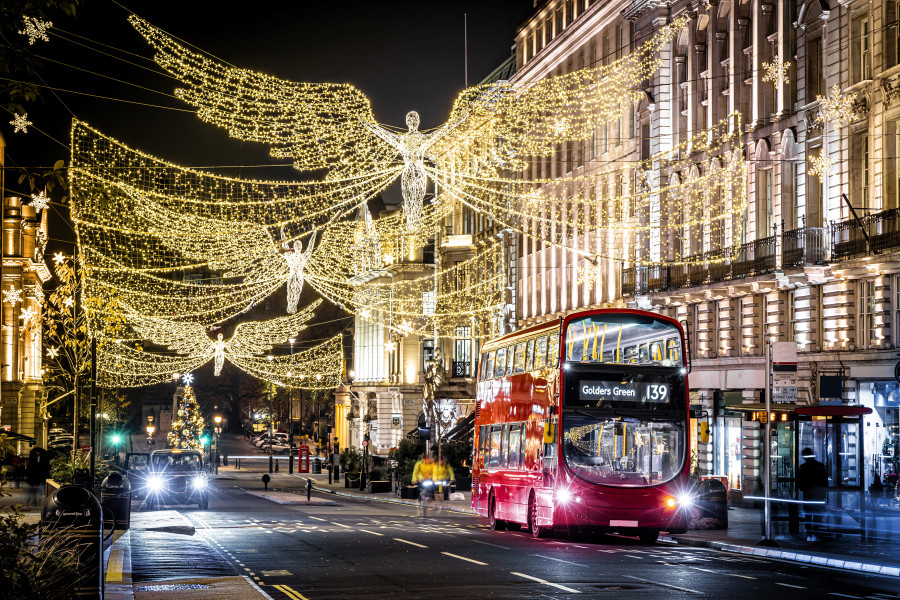 Regent Street in London mit weihnachtlicher Beleuchtung